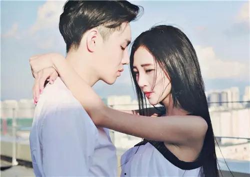 妹妹想看我和老公做爱,妹妹意外目睹夫妻生活，引发家庭情感波澜