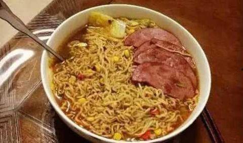 卢总吃泡面爆料视频,揭秘职场精英的日常饮食真相